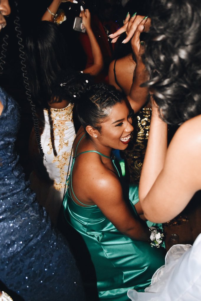 aptakesphotos's tweet photo. PROM 2019 https://t.co/VBibrXH7Th
