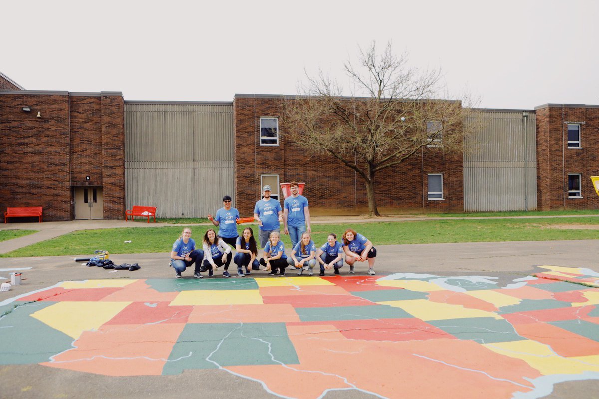 SBTS's tweet photo. We're thankful for the more than 300 students who sacrificed a Saturday morning to serve our city and spread the good news of Christ.
Teams served in more than 20 locations, many of which were schools. #SBTSGivingDays #1937Project https://t.co/qQUiOMbDQ1