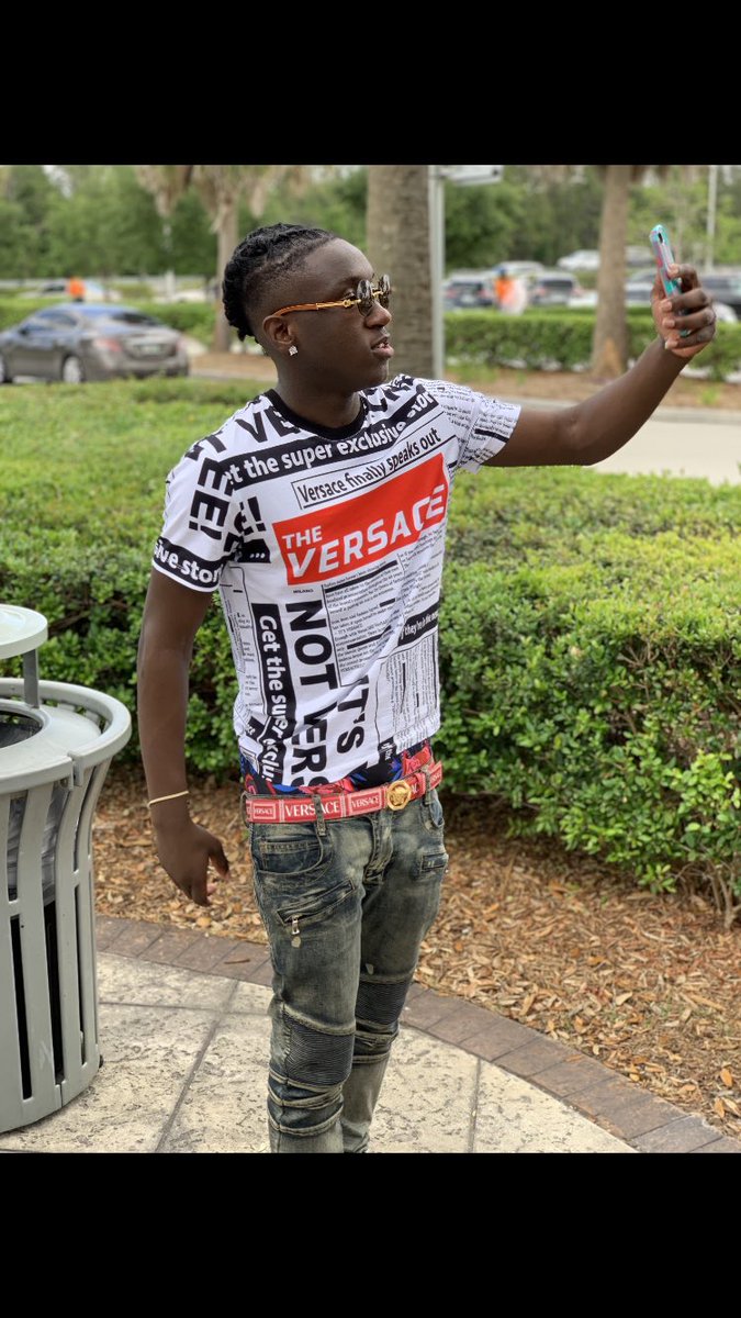 finesse_kiddd_'s tweet image. I don’t care if it’s a dollar, i got three more partners, that’s a quarter each 🔋🥶💦 #gradbash2k19