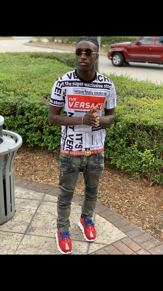 finesse_kiddd_'s tweet image. I don’t care if it’s a dollar, i got three more partners, that’s a quarter each 🔋🥶💦 #gradbash2k19