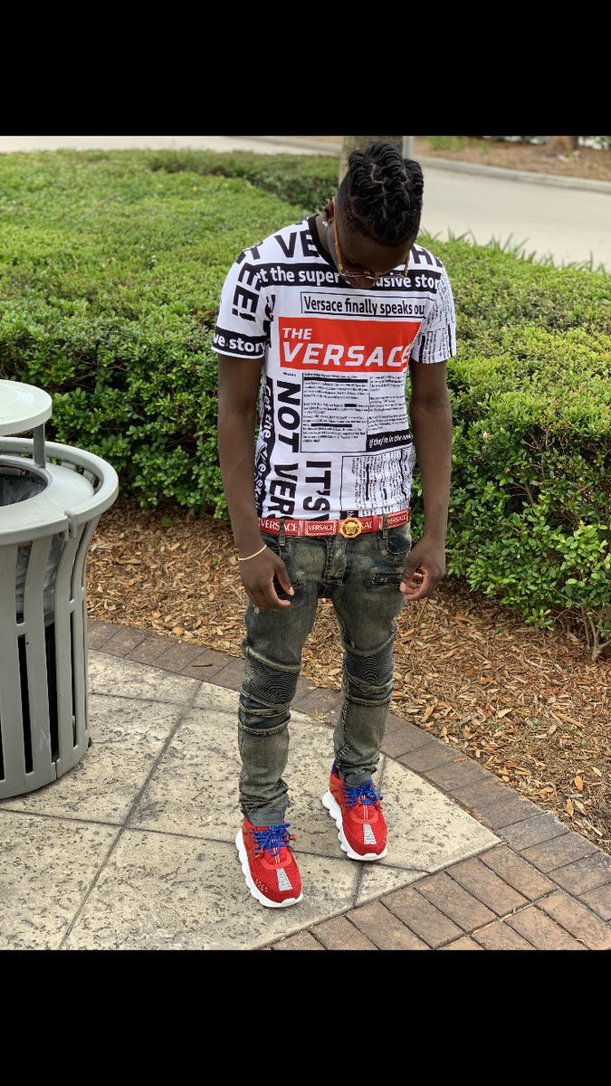 finesse_kiddd_'s tweet image. I don’t care if it’s a dollar, i got three more partners, that’s a quarter each 🔋🥶💦 #gradbash2k19