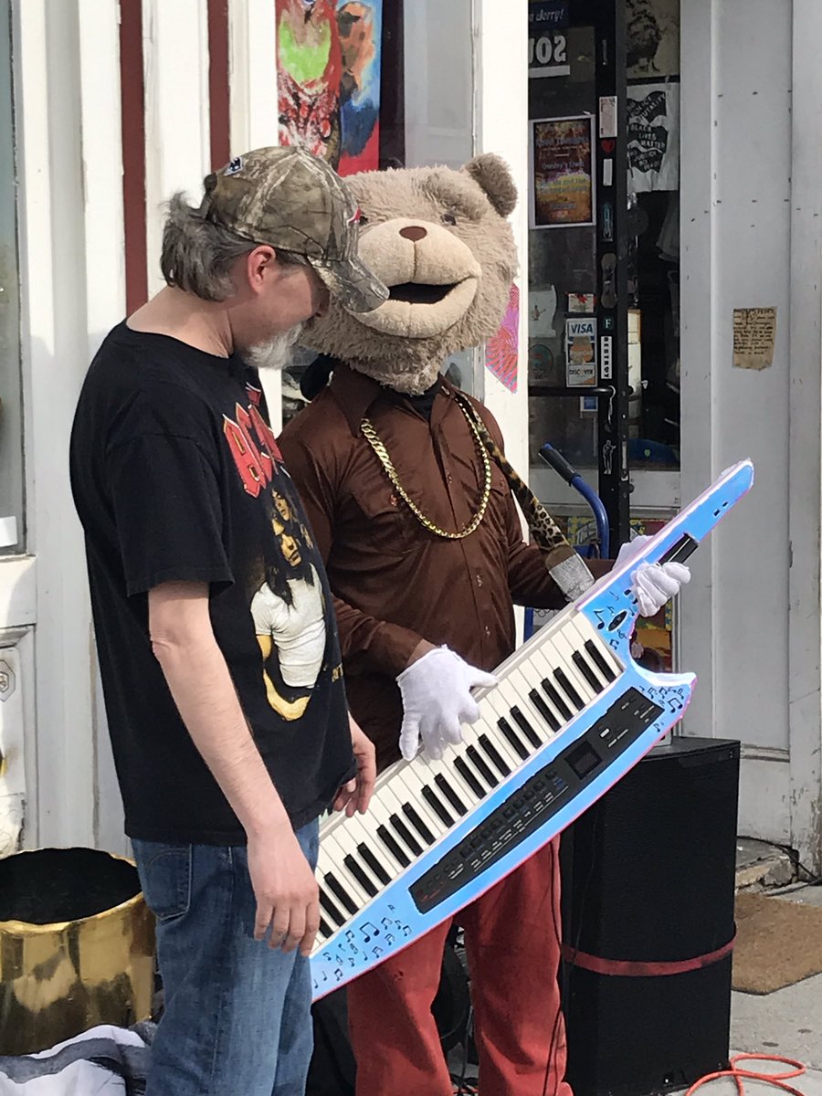 Sa_Holden's tweet photo. It’s @KeytarBear in #JamaicaPlain!! #DeepThoughts #ItsBeautifulOut #MusicOutside https://t.co/7DdYO3hXac