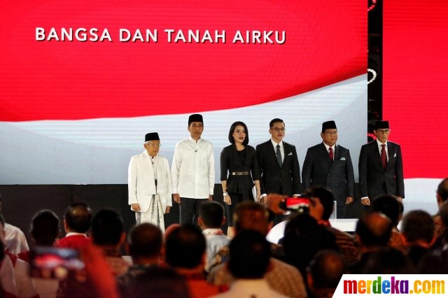 merdekadotcom's tweet photo. Like buat Jokowi-Ma'ruf
Retweet buat Prabowo-Sandi
#Pilpres2019 #DebatPilpres2019 #DebatPilpresMDK #MDKPolling https://t.co/SrtQs4fSu2
