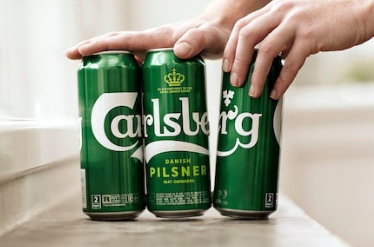 @carlsberg beer is now one of the first breweries to dip the plastic rings and glue their cans together. One step to a plastic free world 🍻💙🌎💚🍻 #thisisimpact #carlsbergbeer #beatplasticpollution