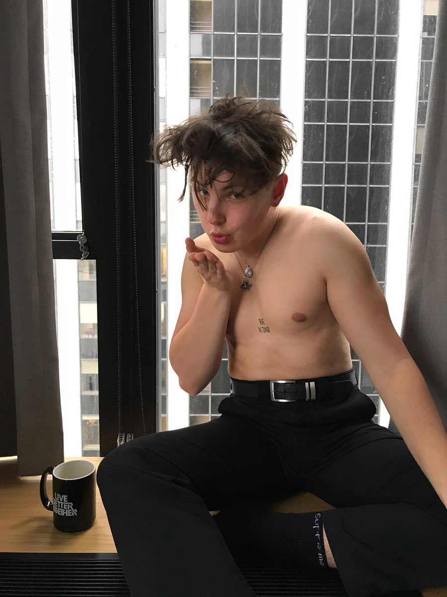 𝖕𝖔𝖑𝖑𝖎𝖙𝖙. tweet media