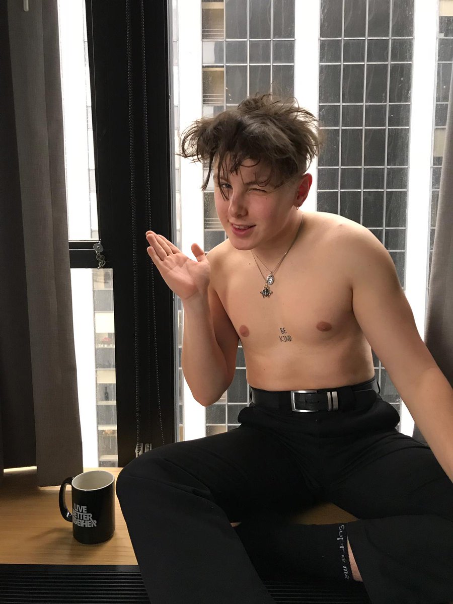 𝖕𝖔𝖑𝖑𝖎𝖙𝖙. tweet media