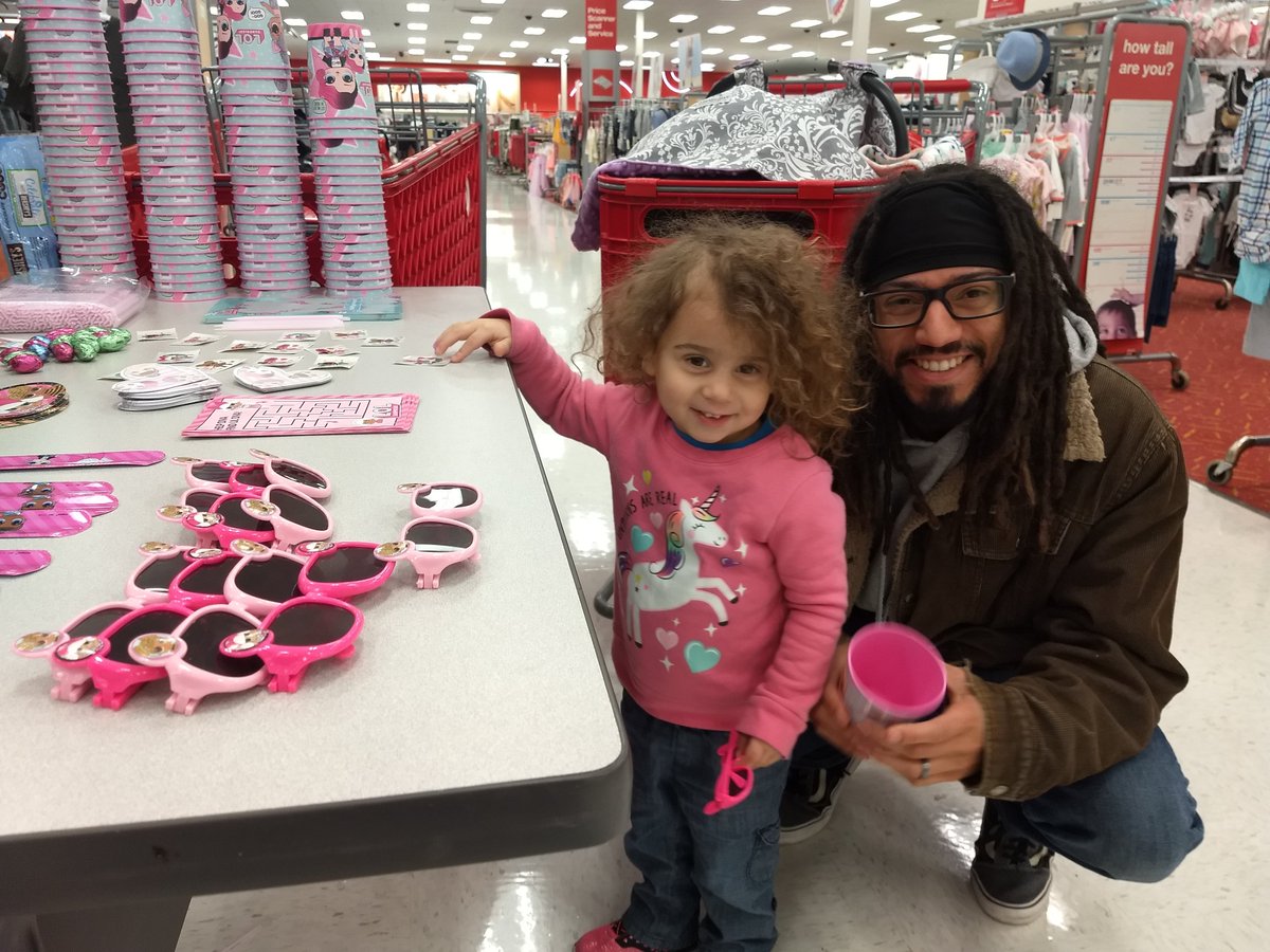 More #2010 guests enjoying our event! Our dairy free guests are getting Annie's Fruit Snacks. <a href="/DrewGuenther/">Drew Guenther</a> @ashmclaugh715 @TiffMisk