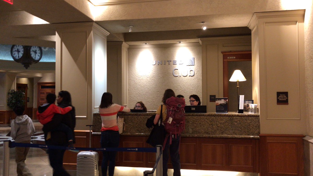 squelchtail's tweet photo. サンフランシスコ（SFO）のUnited Clubは入口から受付まで重厚で高級感がありますね！(^^) #unitedclub #sfo https://t.co/REO7hsRqV4