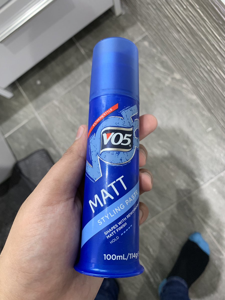 harj299's tweet photo. @VO5ExtremeStyle @VO5Haircare @VO5 I have brought the same product again and it has the same issue? I have now wasted over £12 on 3 of your products! Can someone please get back to me? As you can see from the picture, my hair is covered in white bits looking like dandruff. https://t.co/D8XhpGghFD