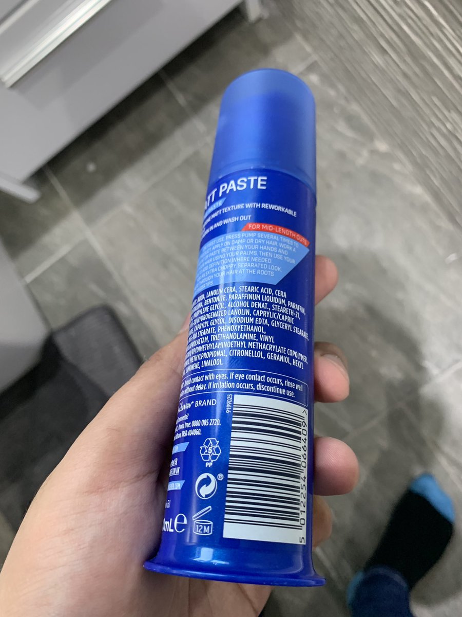 harj299's tweet photo. @VO5ExtremeStyle @VO5Haircare @VO5 I have brought the same product again and it has the same issue? I have now wasted over £12 on 3 of your products! Can someone please get back to me? As you can see from the picture, my hair is covered in white bits looking like dandruff. https://t.co/D8XhpGghFD
