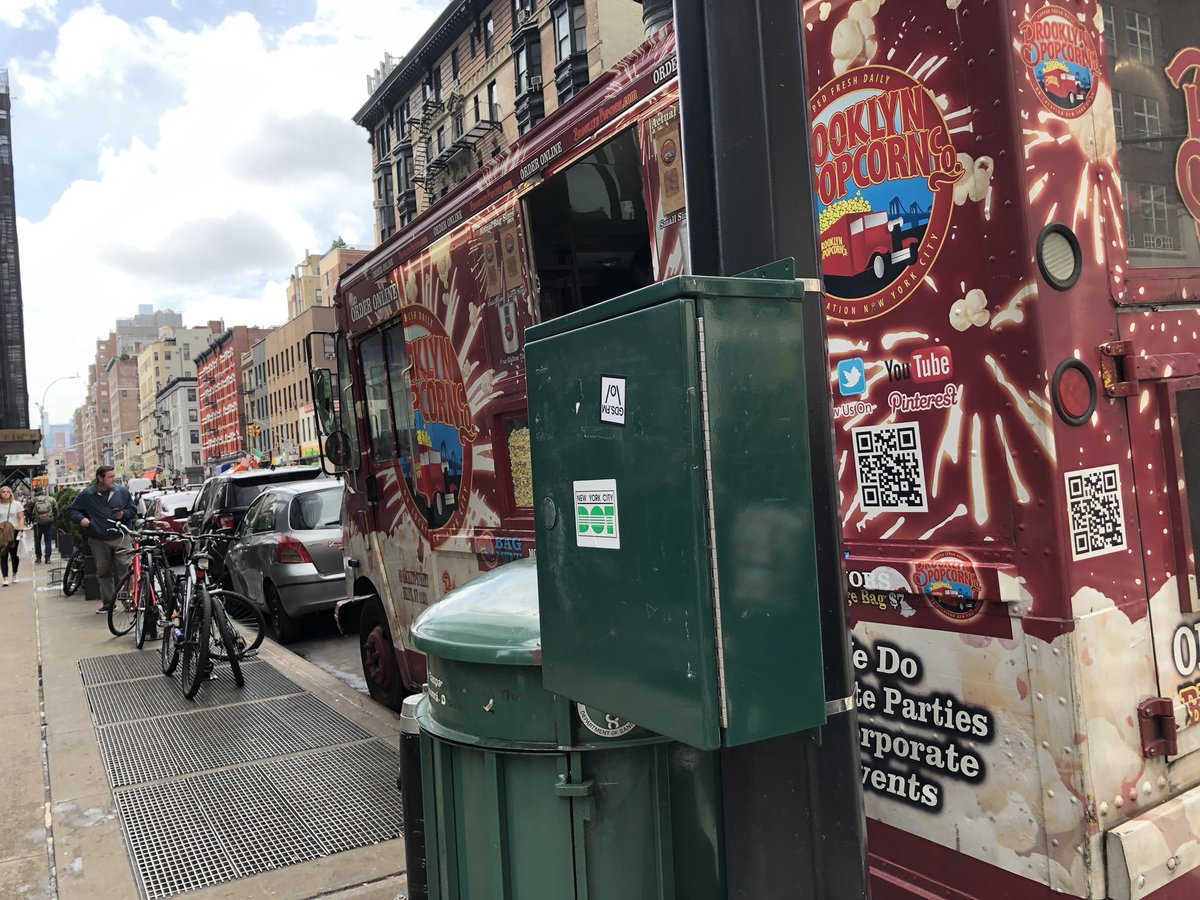 NYCRobyn's tweet image. How is this @BrooklynPopcorn allowed to idle it’s engine all day and night and block traffic on East 86 street @East86th @NYPD19Pct @NYCMayorsOffice @NYCMayor quality of life laws please #noisepolution #fumes.