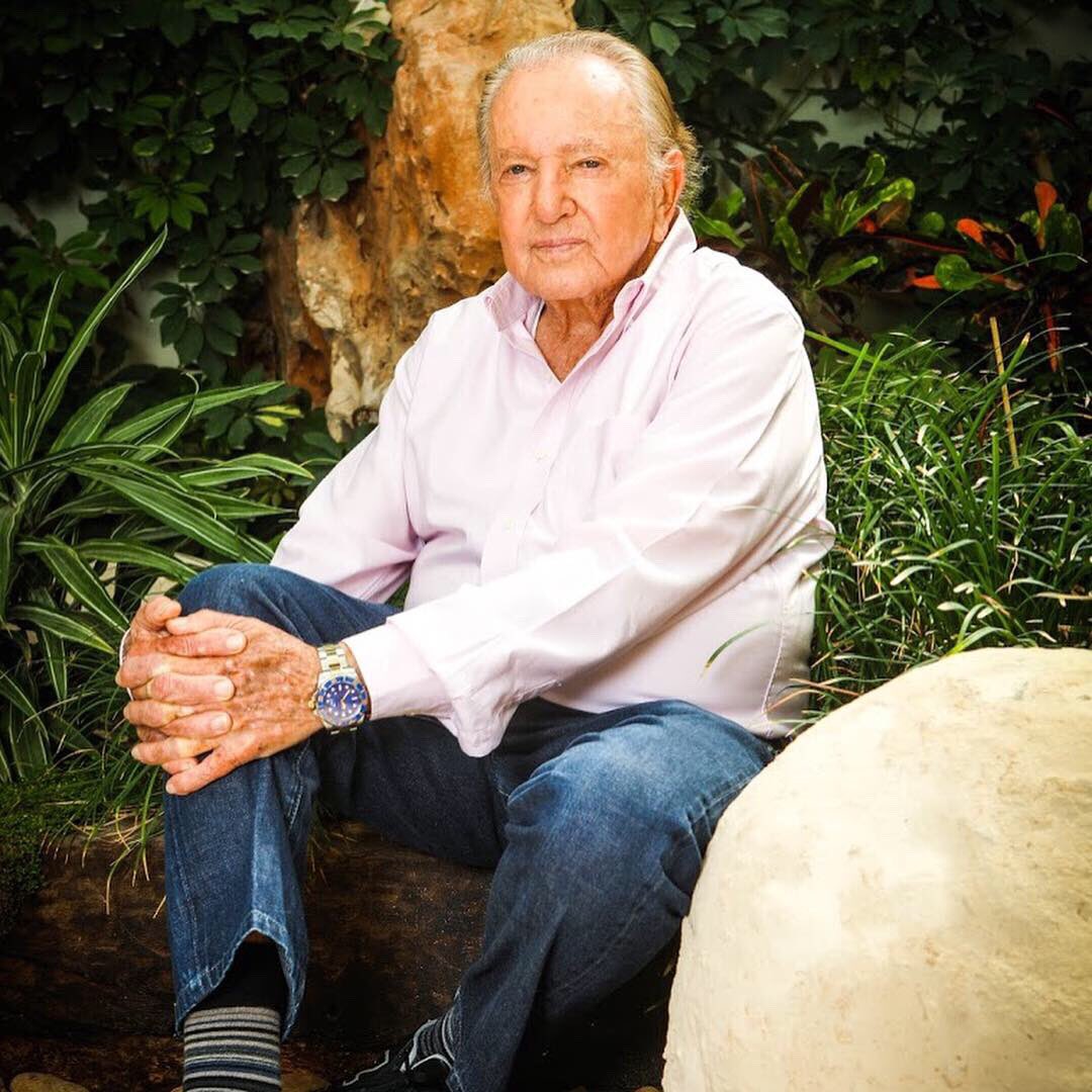 מוריס קאהן מכריז בפגוש את העתונות את בראשית 2 באמצעות מימון המונים