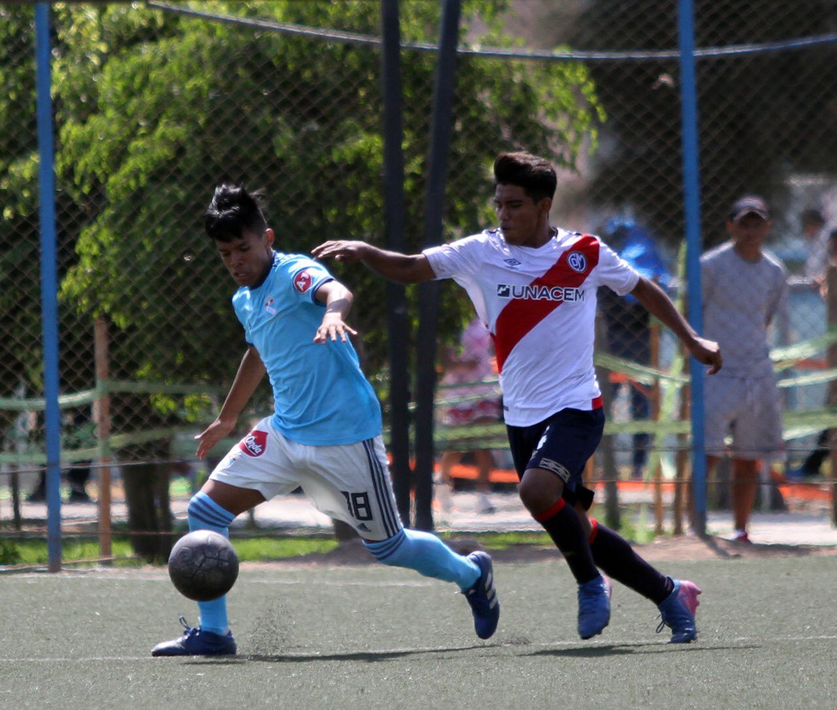 ClubSCristal's tweet photo. #CopaFederación2019
#Cat2003

⚽️ @ClubSCristal 3-1 @CCDMunicipal 
📍La Florida 

#FuerzaCristal 
#LaRazaCeleste 
#FormandoPersonas https://t.co/mzKQ32151k