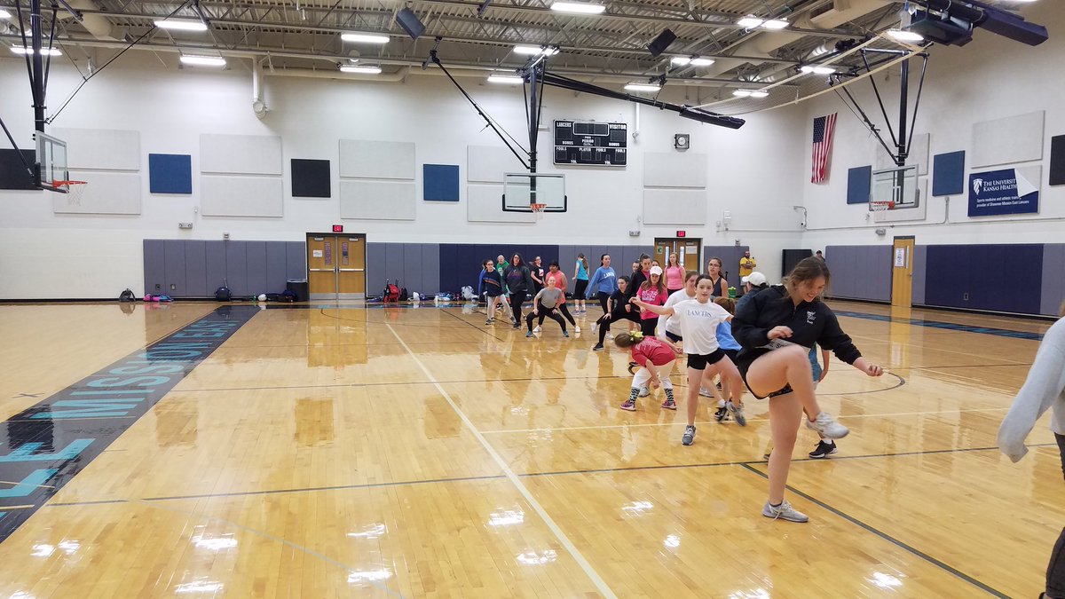 smesoftball's tweet photo. Lancer Softball Clinic 2019!#hitcatchthrow https://t.co/r9Djzq5aHp
