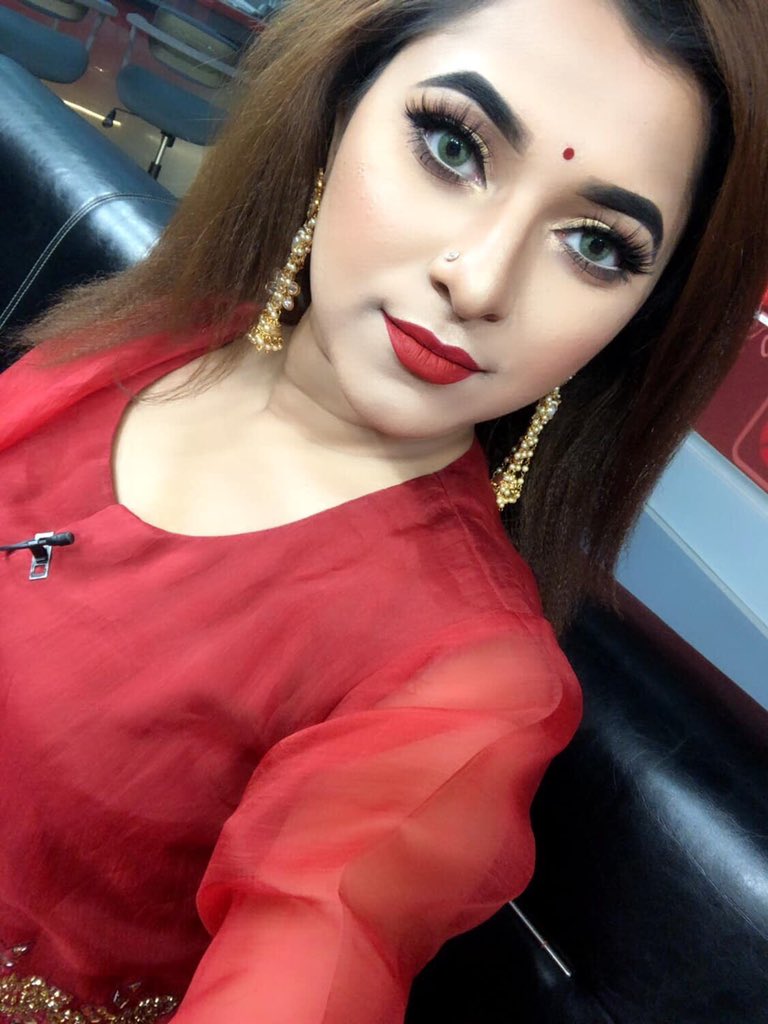 saniasliza's tweet photo. Watch me live Now on #DBC_News .. 🙂 https://t.co/Syw33PIRxF