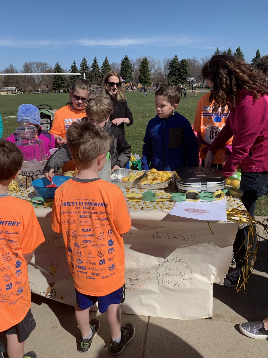 MrsRiggi's tweet photo. 4th Graders at the #RunForestRun5k showed off all their hard work from the Lemonade Stand PBL. You would not believe the amazing work students put into this project! https://t.co/eTZekImCeP