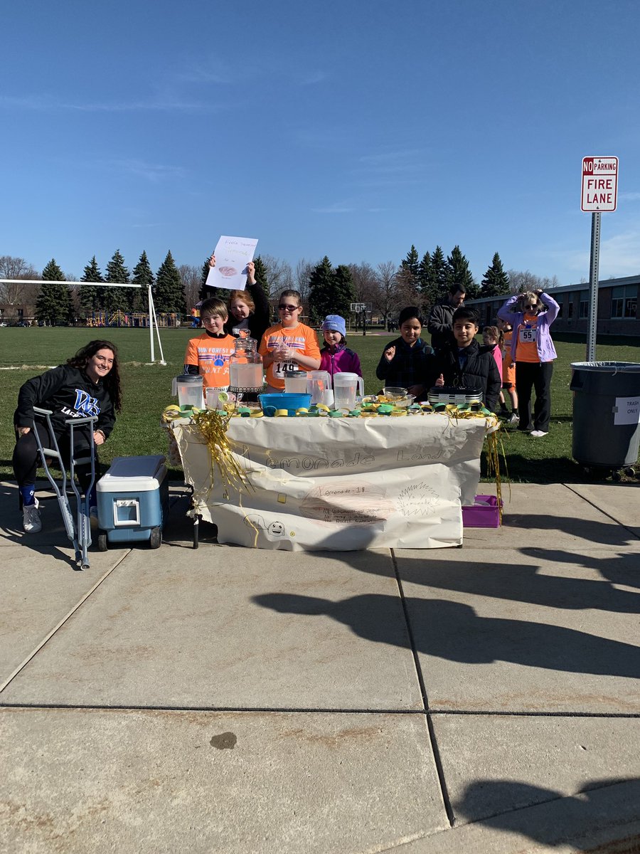 MrsRiggi's tweet photo. 4th Graders at the #RunForestRun5k showed off all their hard work from the Lemonade Stand PBL. You would not believe the amazing work students put into this project! https://t.co/eTZekImCeP