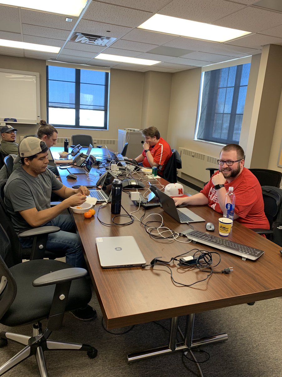 heathvon's tweet photo. Pop-up #Huskertech helpdesk answer questions about @UNLincoln student email transition. @NebraskaITS https://t.co/7zHKErVP5g