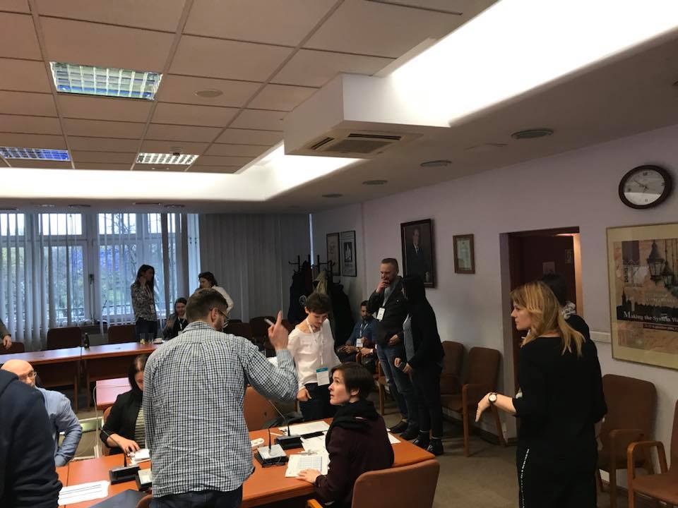hackathonGUS's tweet photo. Jury #HackathonGUS udaje się teraz na tajne obrady. Już o 20:00 poznamy najlepszych z najlepszych. #StayTuned
#GUS #statystyki #dane #OkoStatystyki 👁 #hackathon #wydarzeniaGUS #OtwarteDane #ShowMeData https://t.co/VCHhgSossw