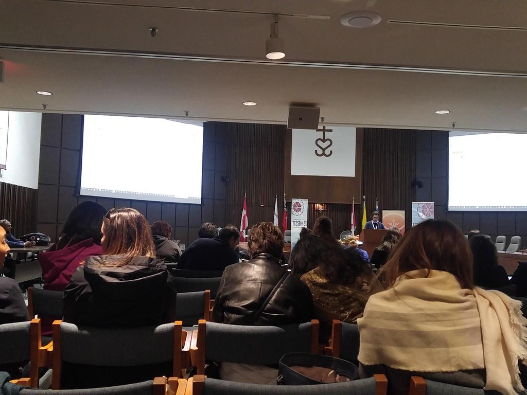 BusinessBAA's tweet photo. Q4 @tcdsb #TCDSB21C @TCDSB21C Love workshops like 21C...they keep passion and collaboration alive #GoLeafsGo #2 https://t.co/Psgo1gmokO