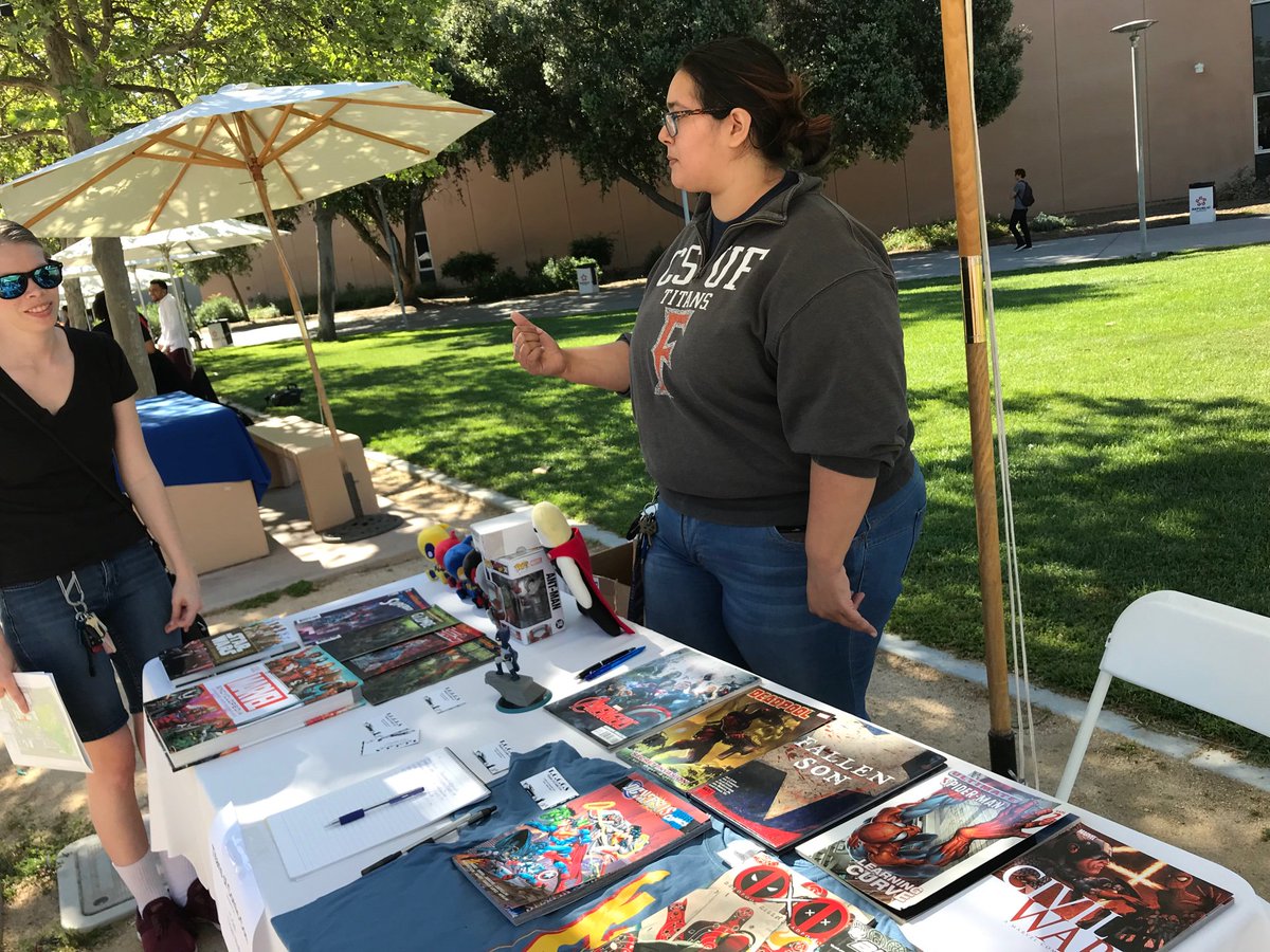 ToCCS_CSUF's tweet photo. Our Commander-in-Chief Michelle welcoming the Freshman to CSUF - if you happen to be on campus, come visit and help promote the Titans of Comic Con!

#titansofcomiccon #csuf https://t.co/slx26fdatf