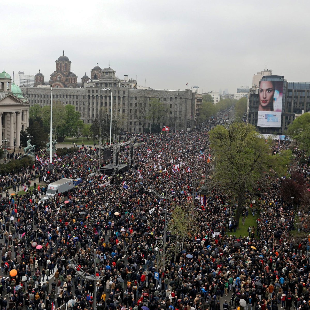 MarinikaTepic's tweet photo. Ovo je prava slika današnje probuđene naše zemlje.
Toaletoidi i pinkoidi se zalud muče.

Do pobede #1od5miliona ✊ https://t.co/3CzbPnrCeS