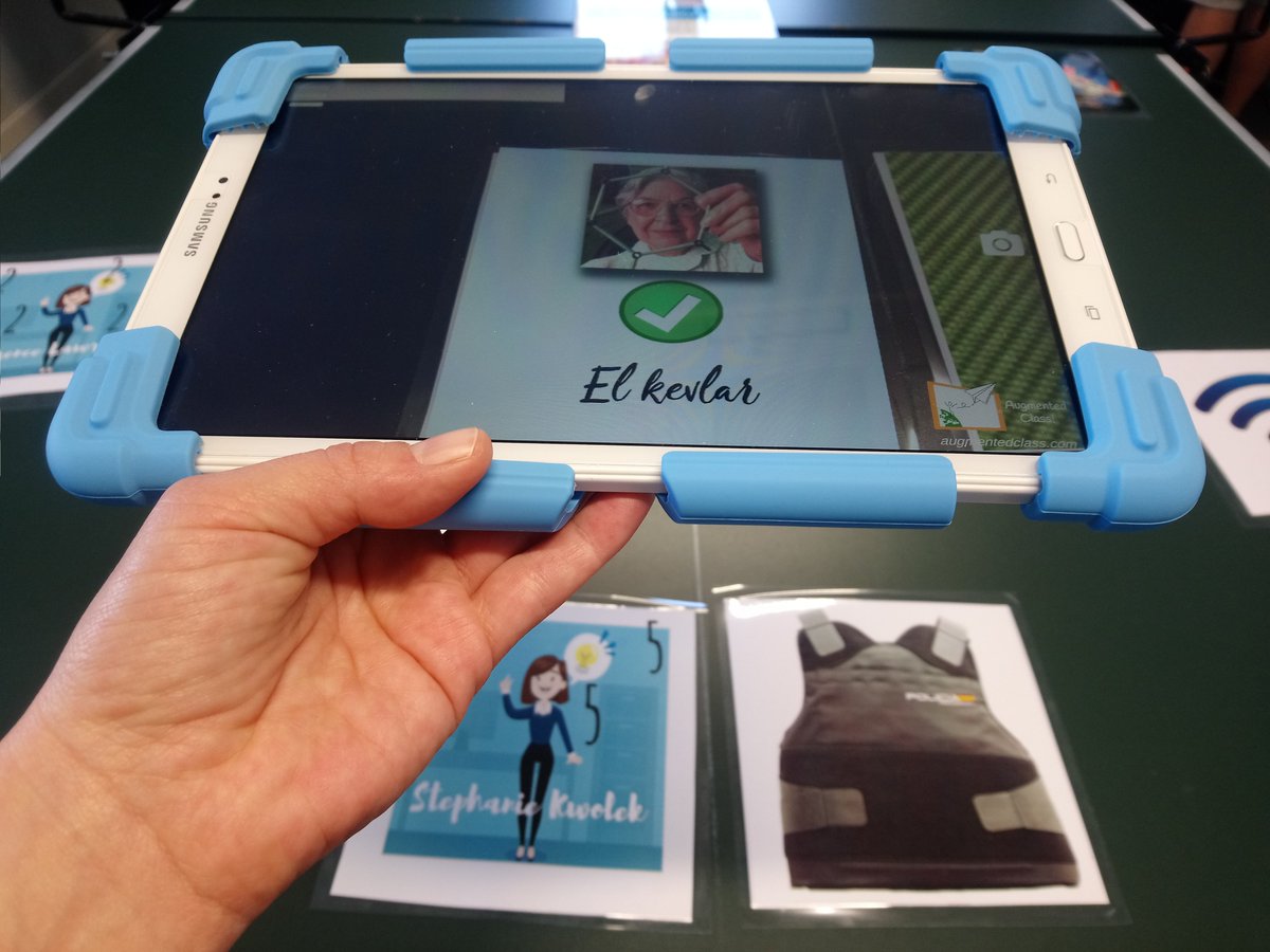 sandra_ejp's tweet photo. Ayer, vivimos una experiencia en realidad virtual, que permitió sentir la violencia de género en primera persona. Proyecto dirigido por el equipo de Innovación F. P @oceano_atl .
En colaboración con el #AyuntamientodePinseque nos hemos puesto las gafas para no mirar a otro lado. https://t.co/aOmyyLPR2m