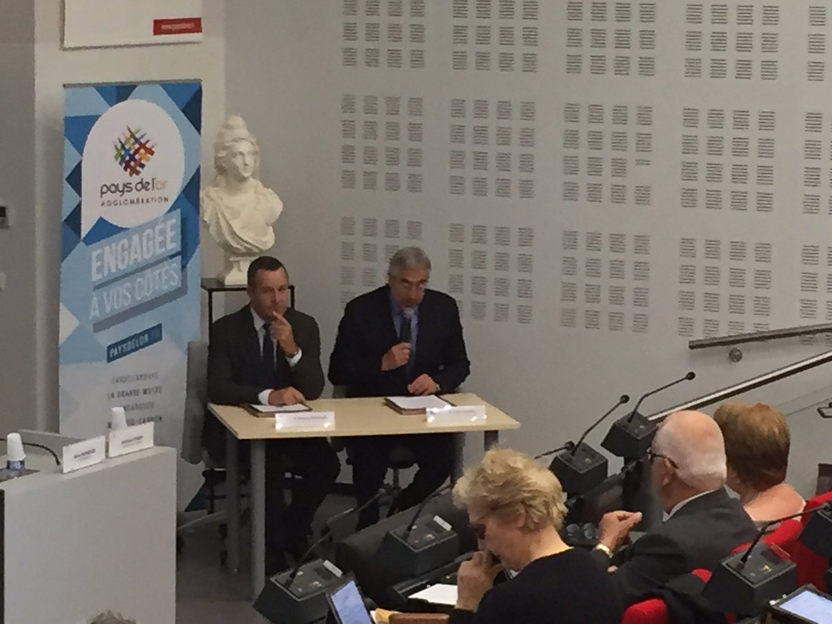 34FFB's tweet photo. Convention de bonnes pratiques pour les marchés publics
#ffb34 #paysdelor
Signature par S Rossignol et T Ducros https://t.co/GfxAWshwTX