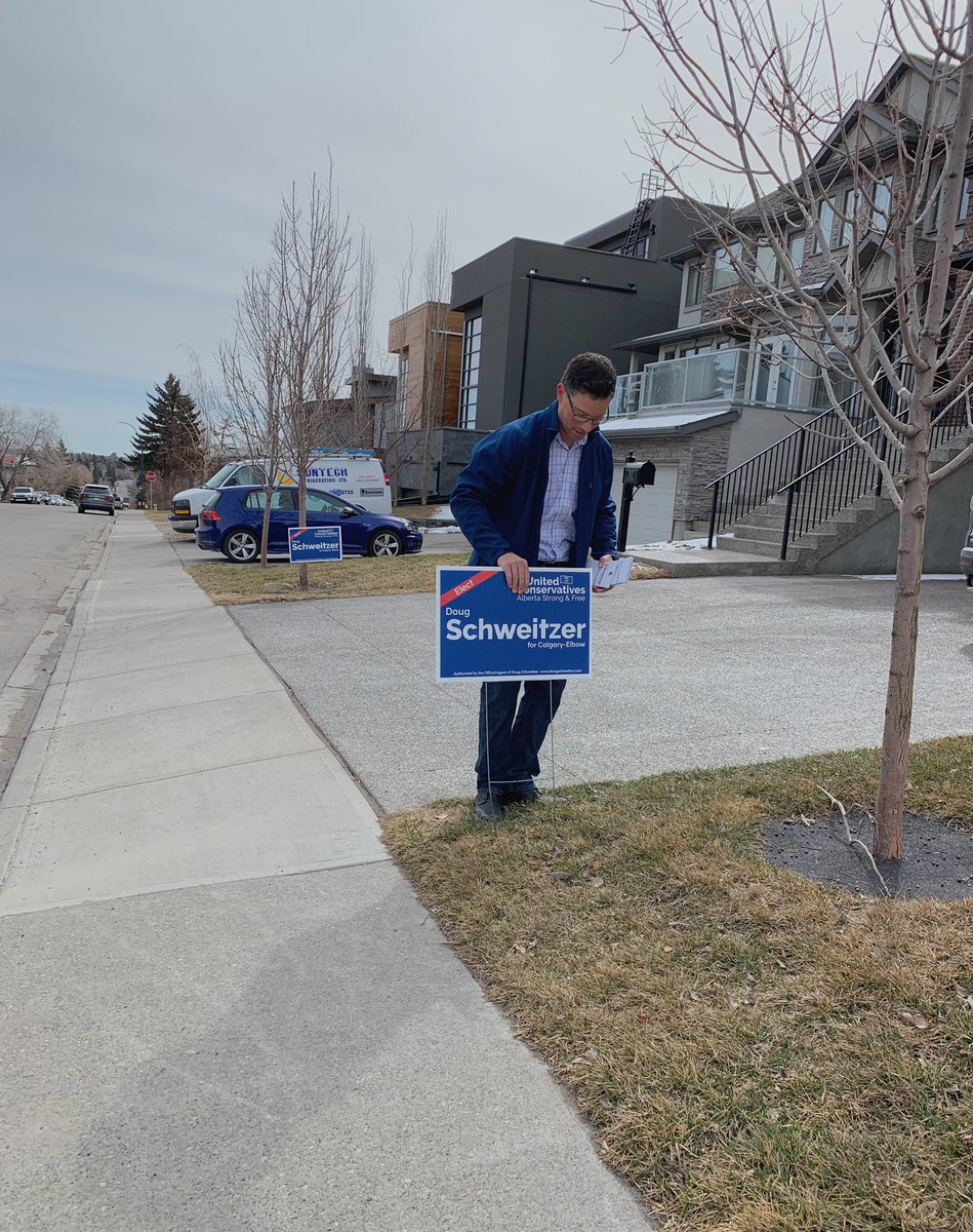 CalgaryElbowUCP's tweet photo. Today is the last day to vote in the #advancepolls . Our candidate is out for the 10am shift meeting our supporters and reminding everyone to vote in this important election. #ableg #abvote #abpoli #calgaryelbow #ucp https://t.co/LLguVMiPXd