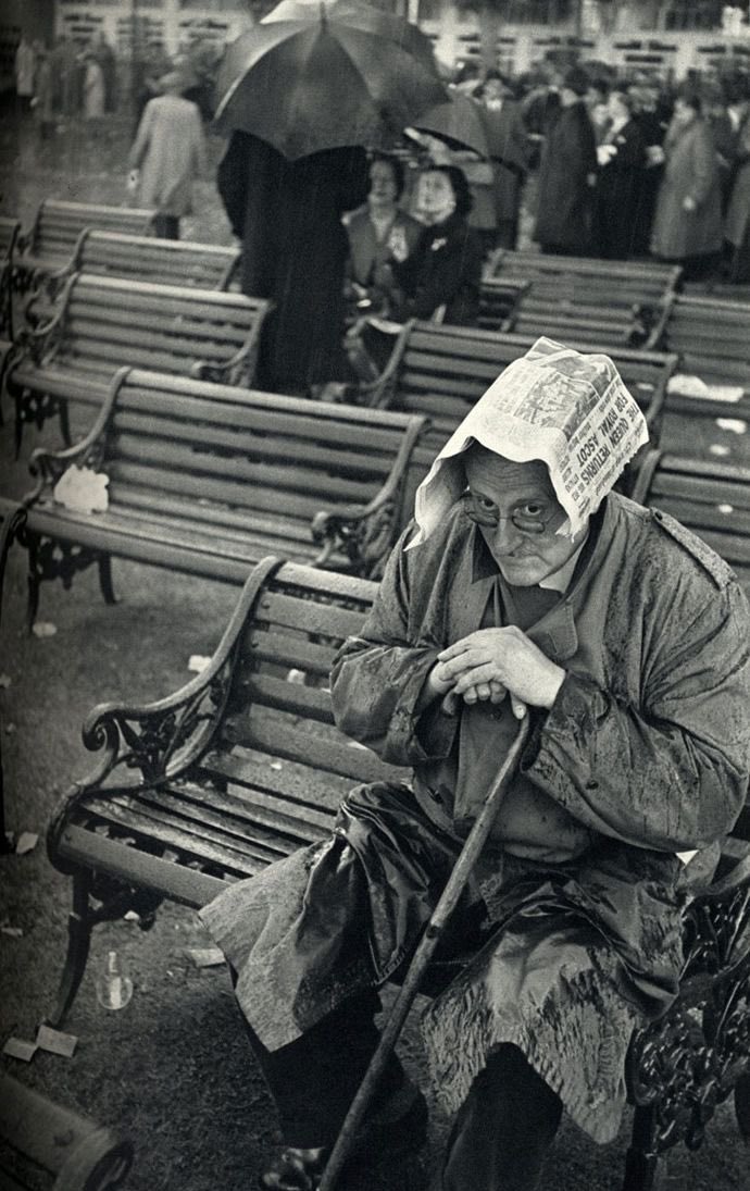 stjohnsphoto's tweet photo. Henri Cartier-Bresson #photography 
Ascot, England, 1955. https://t.co/4RAzOed891