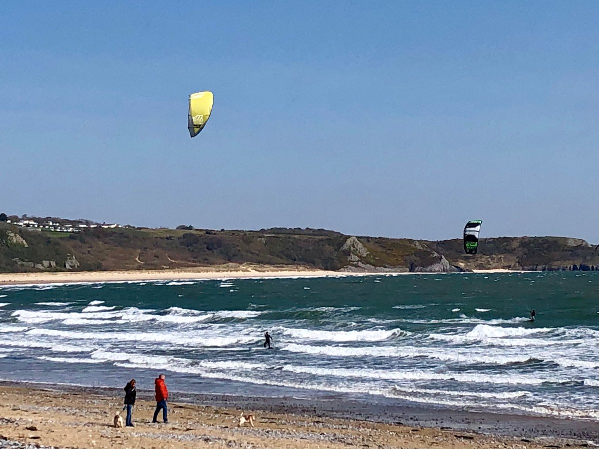 GowerEdge's tweet image. RT @janh1: Kite surfing at #OxwichBay #Gower 🏴󠁧󠁢󠁷󠁬󠁳󠁿