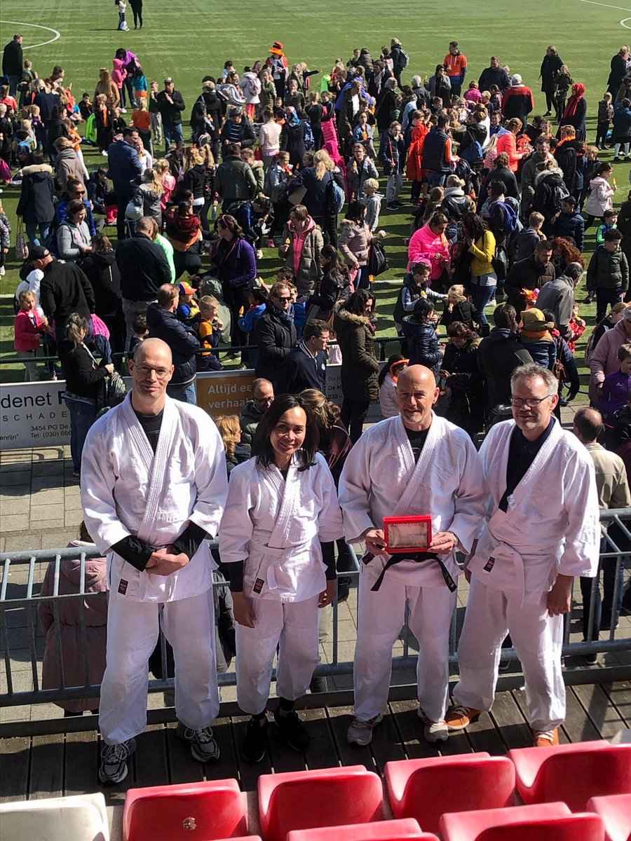 AGHvleuten's tweet photo. Ook dit jaar mochten wij #aikido #clinics geven voor KBS het Veldhuis wat georganiseerd door de studenten van het Johan Cruyff College Amsterdam! De, ruim 80, kinderen hebben goed samengewerkt én veel plezier gehad, oftewel een #topdag! #groenehart https://t.co/18utWsc9Fc