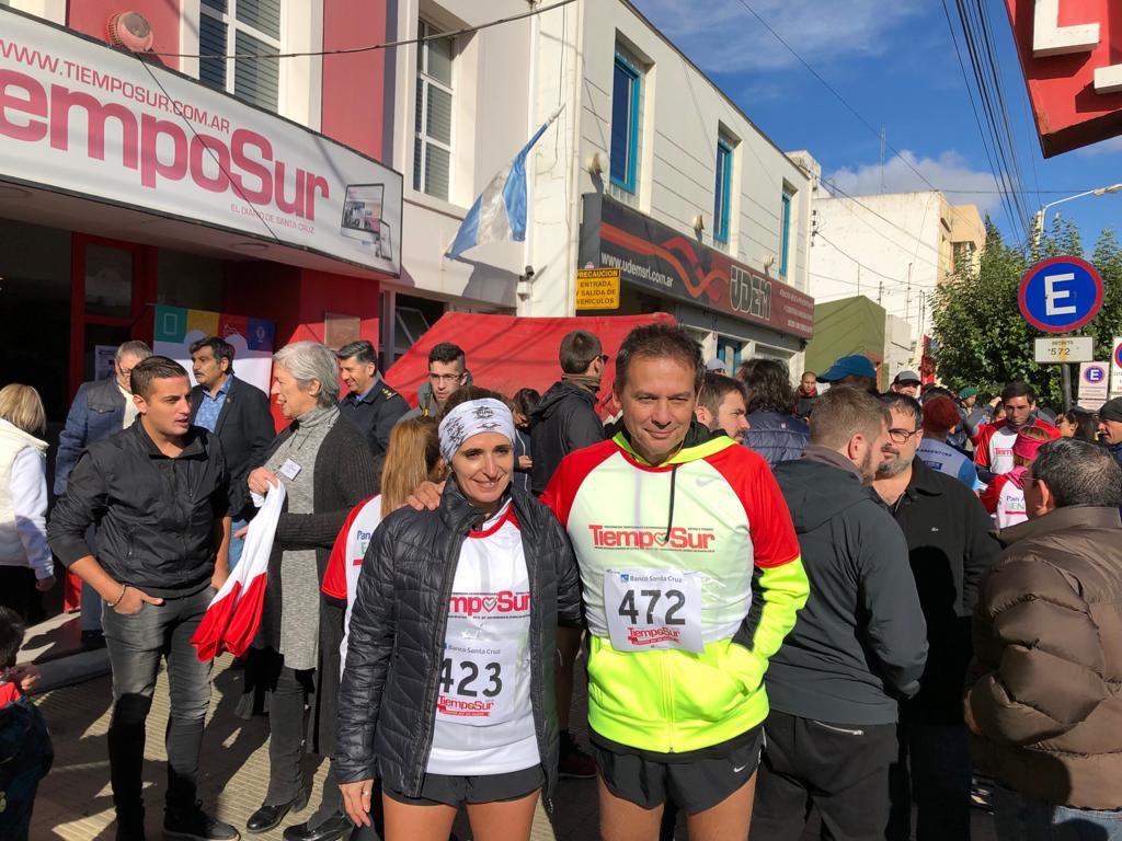 EduardoCostaSC's tweet photo. 💪🏃‍♂️Todo listo para participar junto a @nadiariccisc en la corrida atlética de @diariotiemposur.
Esta vez participamos para apoyar una muy buena causa cómo es la Prevención se Temprana de Enfermedades. 💪🏃‍♂️
#tiempodecorrer https://t.co/rpvS2UzziZ