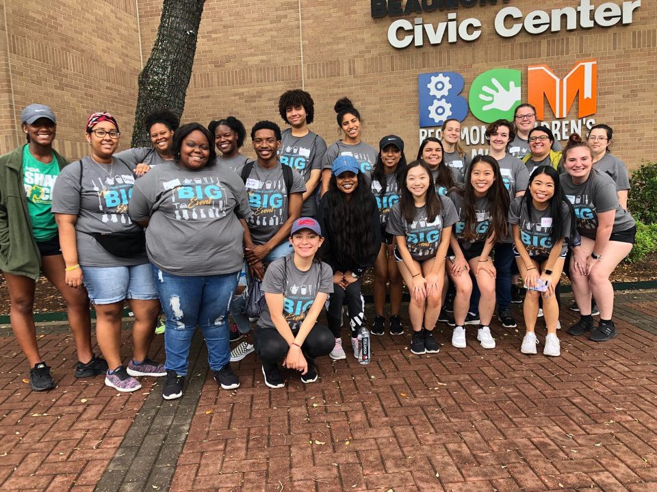 LU_BigEvent's tweet photo. More great students serving our community today! #LUBIGEvent https://t.co/nyELjfYHCH