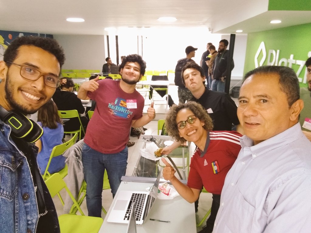 erifranckN's tweet photo. Aquí estamos en el #code4Venezuela #platzi https://t.co/GVtWXYmSIa