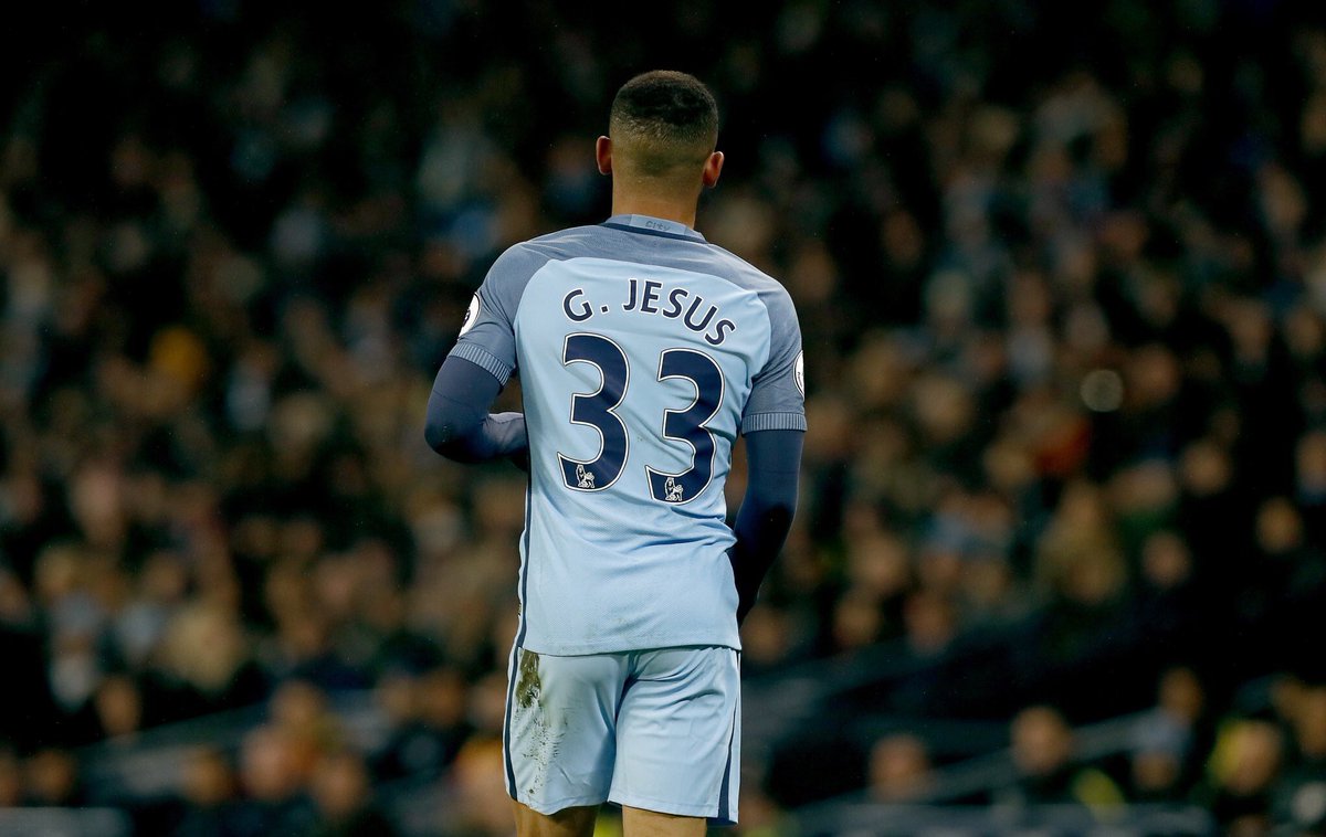 ExtremeFootbal4's tweet photo. #FootballTeasers 268.
(Solved)
Clue (e)
His trademark celebration is a tribute to his mother because he calls her after every goal he scores, it’s called Alô-mãe’. He also wears the number 33 in tribute to Jesus Chris
#ExFE #JC33

And of course the answer is...
A. @gabrieljesus33 https://t.co/BwnBrOdlMZ