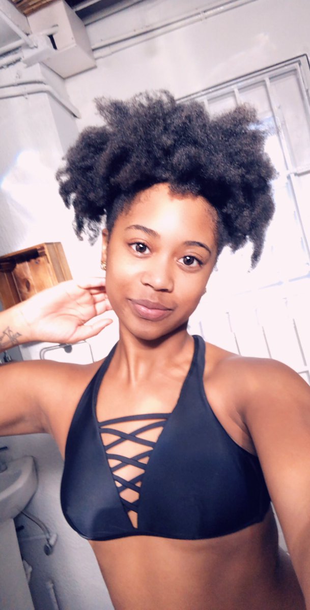 RayPay_'s tweet photo. Hair is the same length in all 4 pics. Whew chile, Black hair is something. 😂 #Team4C https://t.co/xyVqtDzPc2