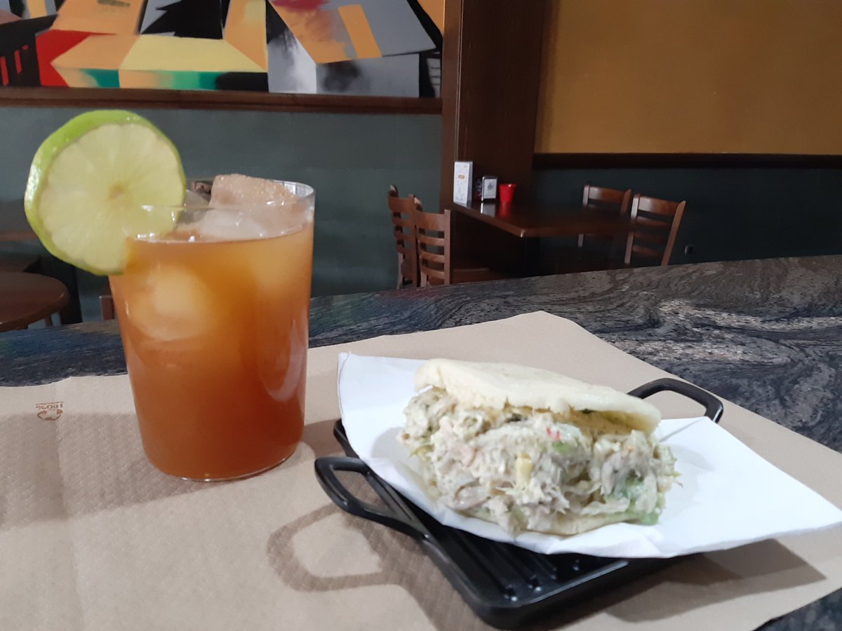 EntrenosA's tweet photo. 🇻🇪🇻🇪Reina Pepiada y Papelón con Limón en #Arteixo

Reina Pepiada
Exquisita Arepa rellena de mezcla de pollo y aguacate

Papelón con Limón
Bebida natural súper refrescante preparada a base de panela y lima

#ArteixoMola #ArteixoCalidade #VenezolanosEnCoruña #VenezolanosEnArteixo https://t.co/EdILEBcYRZ