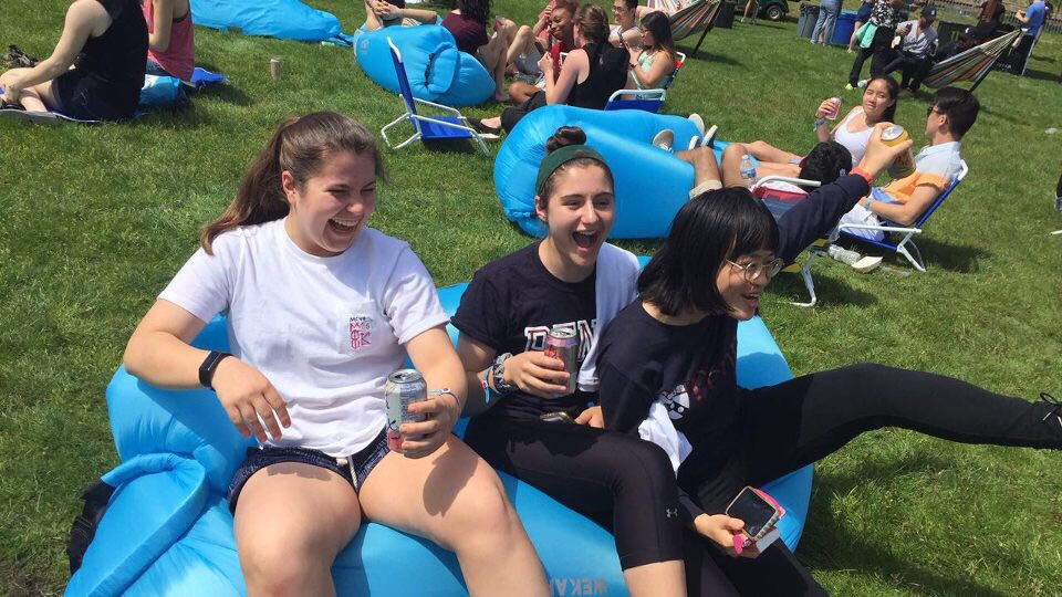 venusultimate's tweet photo. Canβt fling discs, so I guess weβll enjoy Spring Fling for once #drygrass #fakerain #fieldspace #fingflangflung #legs #aprilfools https://t.co/ms13zN4ADR