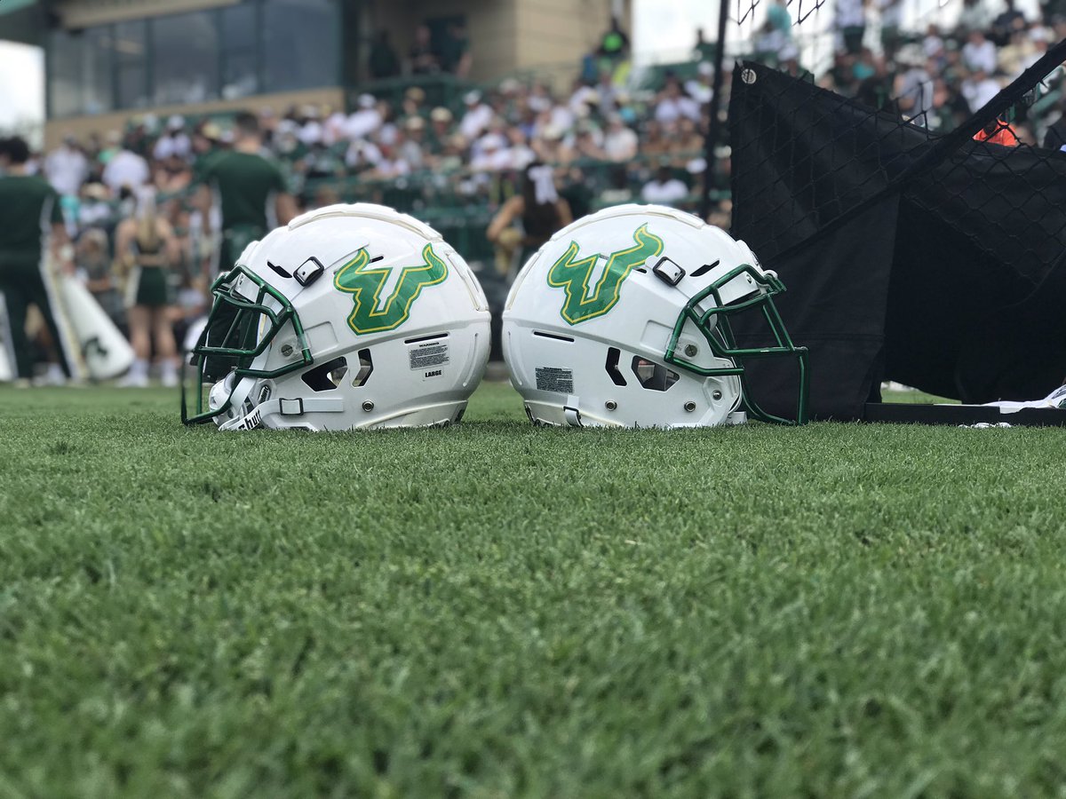 TorelloSports's tweet photo. The Kelly green is a nice touch on the #USF Logo. 

#USFSpringGame @BN9 https://t.co/hpsGmxcfsR