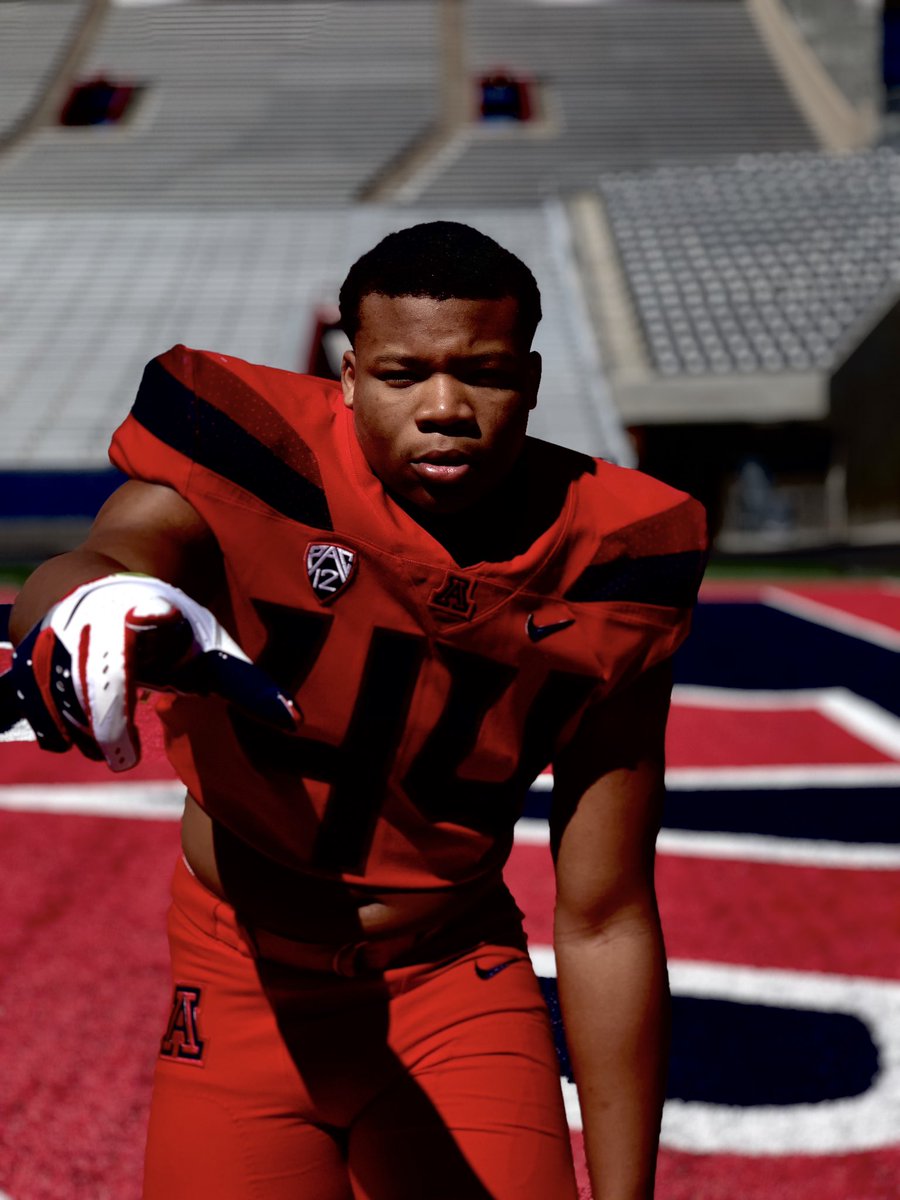 ward1918's tweet photo. I’m feeling myself 💧 #BearDown  
🐻⬇️ #BlockA20 thanks @CoachSpringerST &amp; @ArizonaFBall for having me! https://t.co/VUe3aQJLTf
