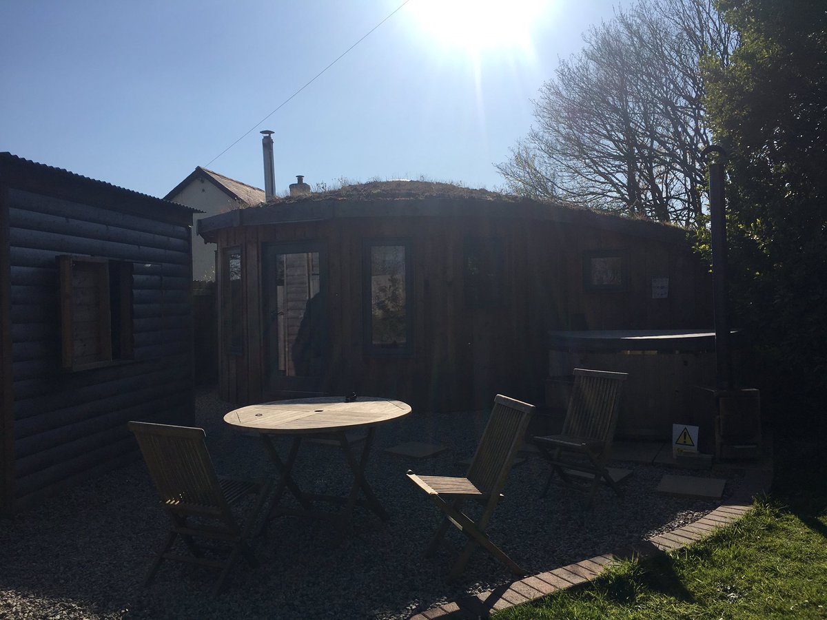 xlowrix's tweet photo. This was the cutest place I’ve ever stayed @EastThorne Fabulous few down down in Bude #cornwall #bude #eastthorne #minibreak Fab way to celebrate @gbeynon5 birthday 🥳 https://t.co/OH6IT5MphM