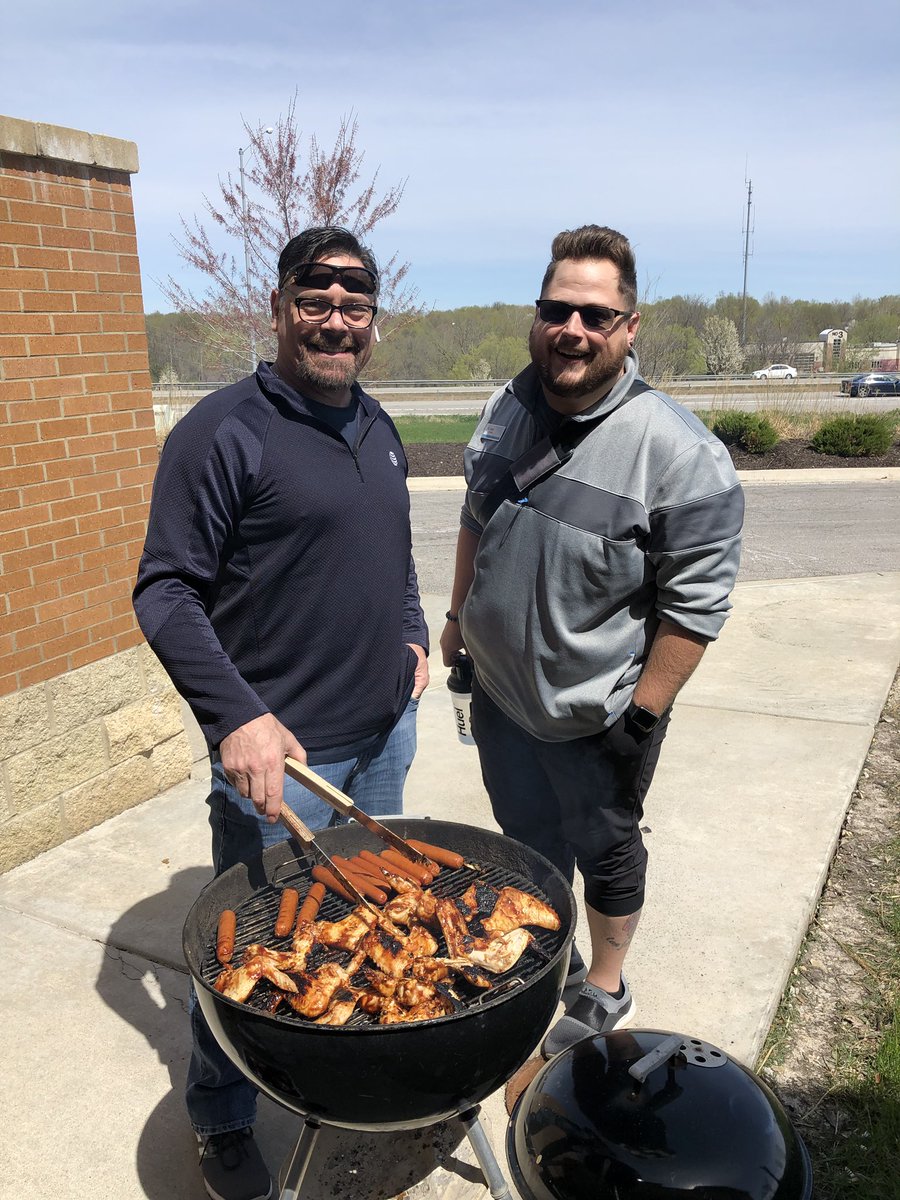 AaronWilliamsKC's tweet image. Team Blue Springs Celebrating the contest we won with some good food!! #MoKanDo #POWERcentral #DarthWaders
#KAMO #Hunting4Number1 #KAMOkrazy #LifeatATT @jennwade_ @KAMOkonnects @CalebEwing06