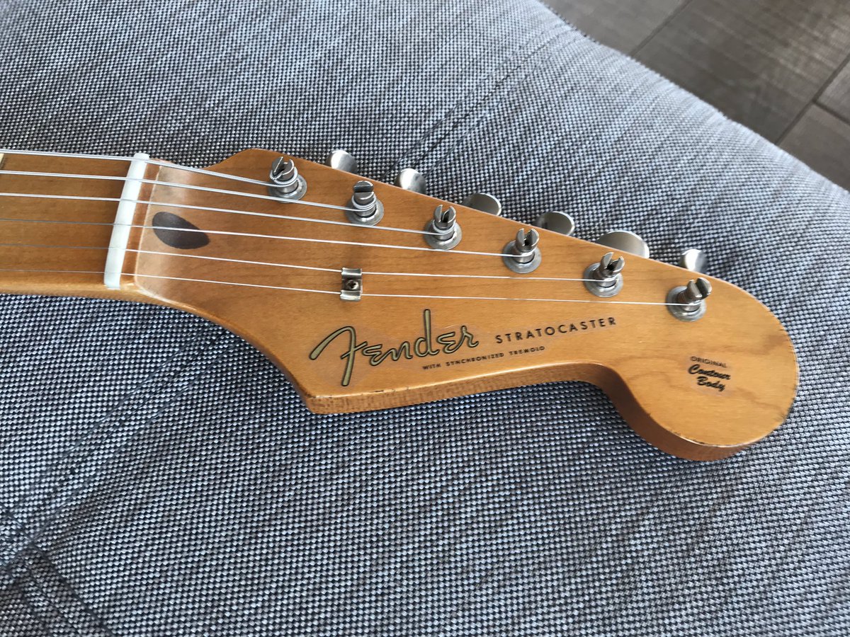 TomSang007's tweet photo. Une nouvelle pelle #fender #guitar https://t.co/v7YPUodjAC