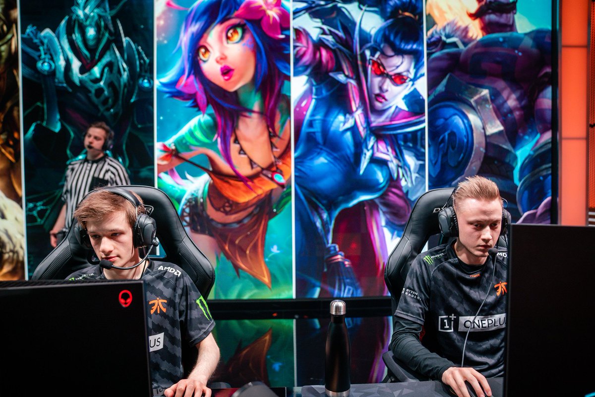 LVPesLoL's tweet photo. En directo: Semifinal #LEC @FNATIC 1-2 @Origengg (BO5)
✨FNATIC necesita empatar la serie para forzar el quinto y decisivo mapa.
✨Origen sigue a una victoria de pasar a la final.
📺 #LIVEconOrange #LECSemiLVP https://t.co/ys68VjWc4B https://t.co/ZtOqKsp048