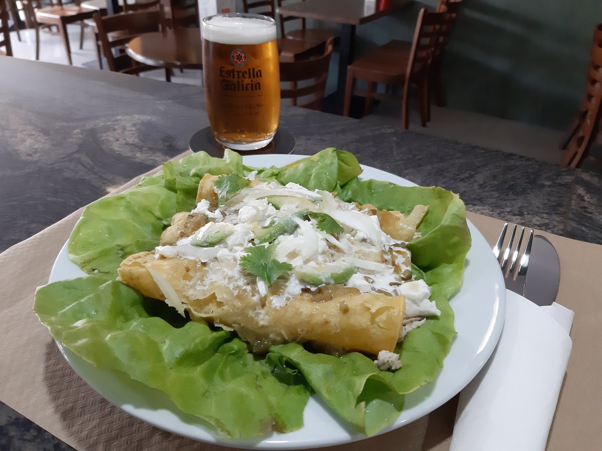 EntrenosA's tweet photo. 🇲🇽🇲🇽🇲🇽 Enchiladas en Salsa Verde 🇲🇽🇲🇽🇲🇽
🌶 Suave 
#ComidaMexicana #estrellagalicia #arteixo #arteixocalidade #arteixomola https://t.co/JfzW1QPhiX