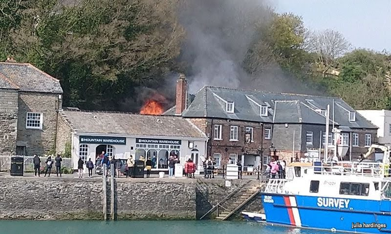 QuayArtPadstow's tweet photo. A rather dramatic afternoon with a fire at our near neighbours on North Quay. Thankfully no one hurt and a great response from local fire service. @PadstowCRFS #CornwallFireBrigade https://t.co/g0bcXly4xn