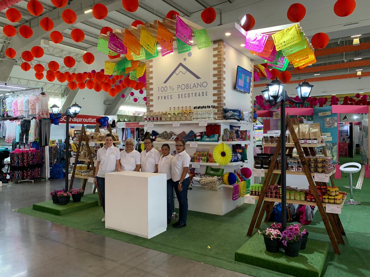 FGavito's tweet photo. SECOTRADE apoya a nuevos empresarios poblanos 
@jaimeoropeza
@jaimeguzoroz
@Bren_Da_nelly
 @SECOTRADE_Pue
@carito_style https://t.co/kwybyH3UWt