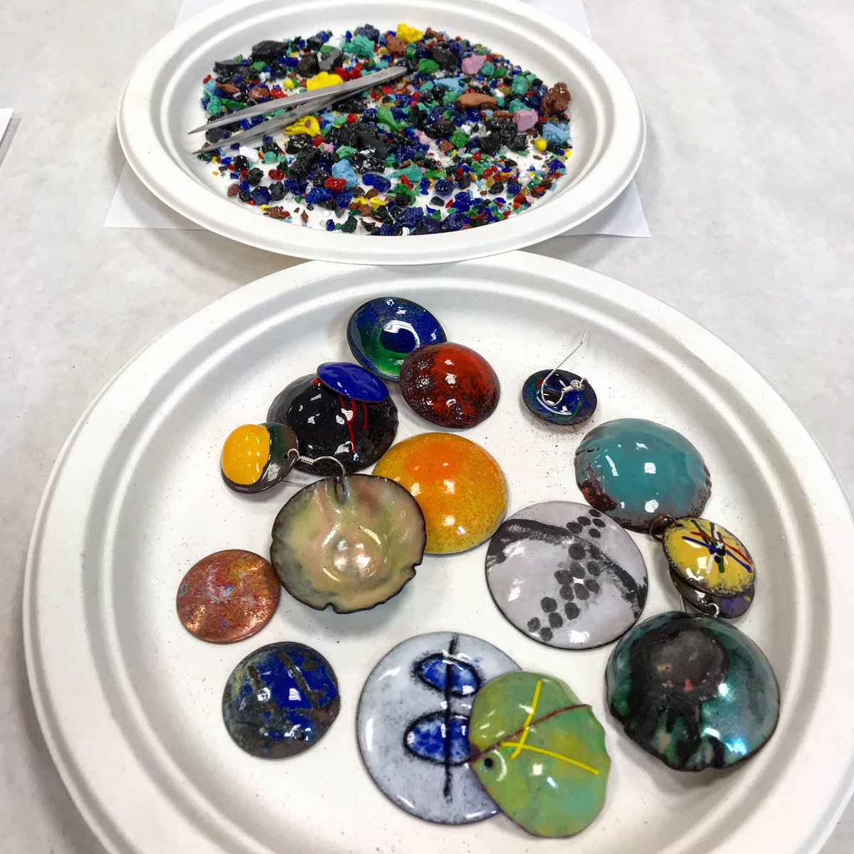 Learn how you can “paint with fire” at Fahm Hall, where our jewelry department is housed! Make a souvenir to take home! #scadsavannah #scad #scadday #jewelry #jewelrydesign #enameljewelry #scadbound