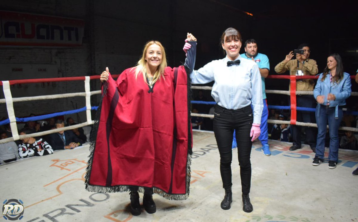 vascoG10's tweet photo. Gracias Campeona Mundial @latutibopp y a @Yesi_FP por elegir Salta para presentar su excelente libro "La Novia del Boxeo" , recorrer las @EscMuniBoxSalta y acompañarnos en el Festival de Box "Salta Cumple". Gracias a mi amiga @romines1 por su apoyo. #FeSalBox #UnionProvincialBox https://t.co/c0jp90iUX9